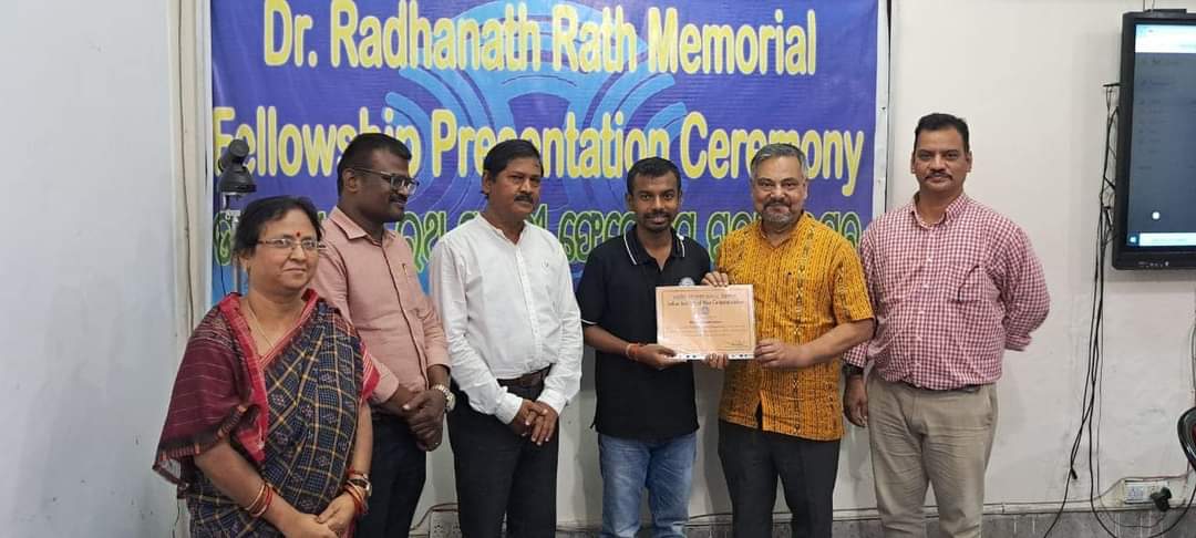 Limc Dhenkanal awarded  Dr.Radhanath Rath Memorial Fellowship to Suraj Kumar Behera from Odia Journalism