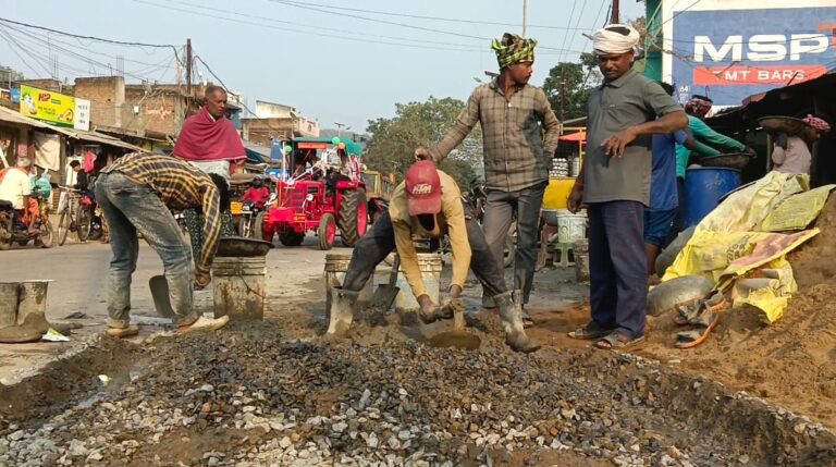 ବିଳମ୍ୱ ରେ ହେଲେ ମଧ୍ୟ ନିର୍ମାଣ ହେଲା ମୁଖ୍ୟ ରାସ୍ତା ପାର୍ଶ୍ବ ଡ୍ରେନ ସାଧାରଣ ରେ ସନ୍ତୋଷ ପ୍ରକାଶ ।