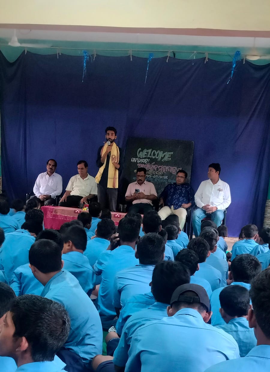 ଆଫ୍ରିକା ମହାଦେଶର କିଳିମାଞ୍ଜାର ଉଚ୍ଚତମ ଶୃଙ୍ଗ ଆରୋହଣ କରି ଫେରିଆସିଛନ୍ତି।