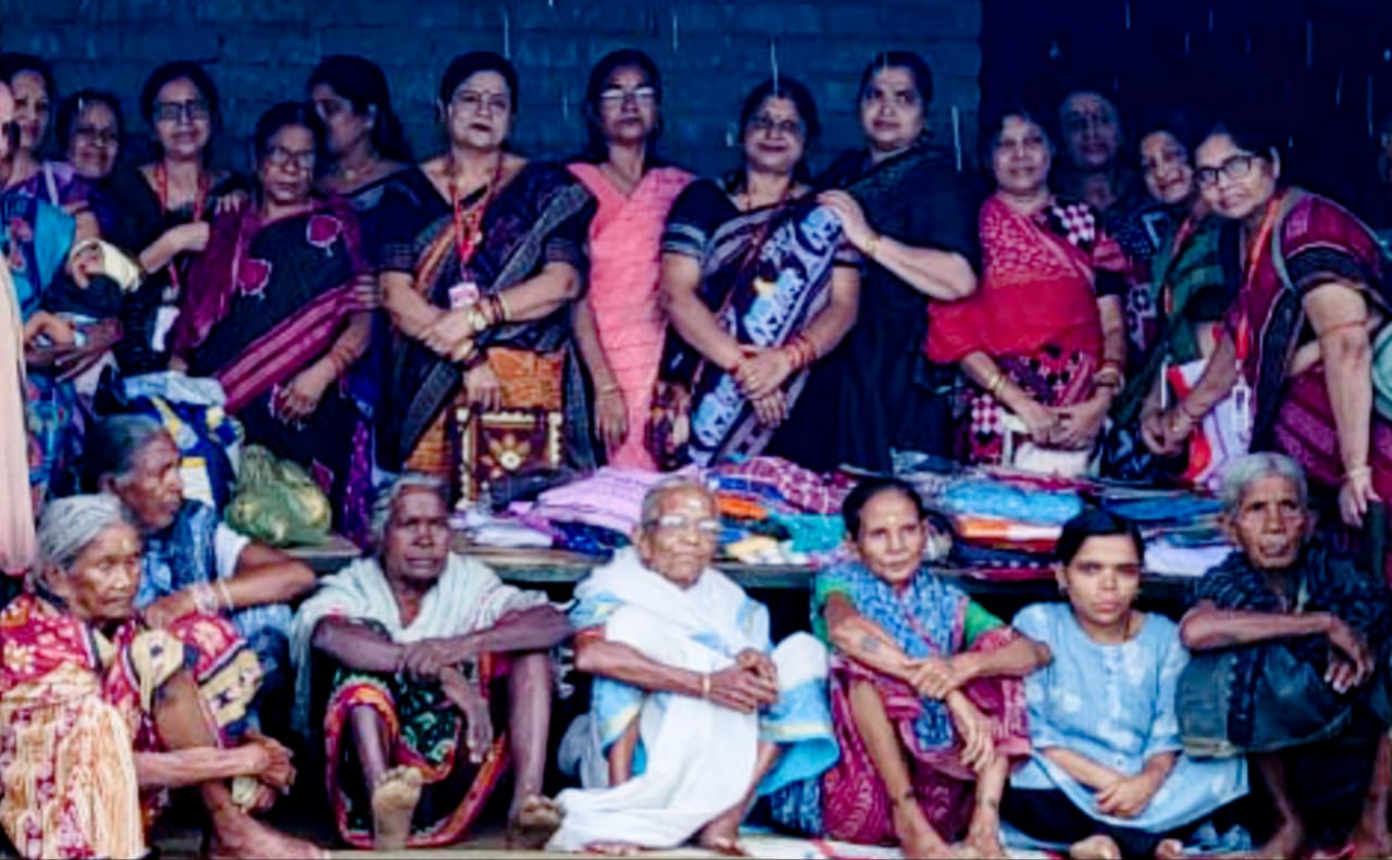 "ବରଗଡ଼ ମହିଳା ସମିତି ପକ୍ଷରୁ "ପପଂଗା ସ୍ଥିତ ବଡ ପିପିଲିପାଲି "ଆନନ୍ଦ ସେବା ସଦନ" କୁ ପହଞ୍ଚାଇଲା ନୂଆଁଖାଇ ଅଢିଆ