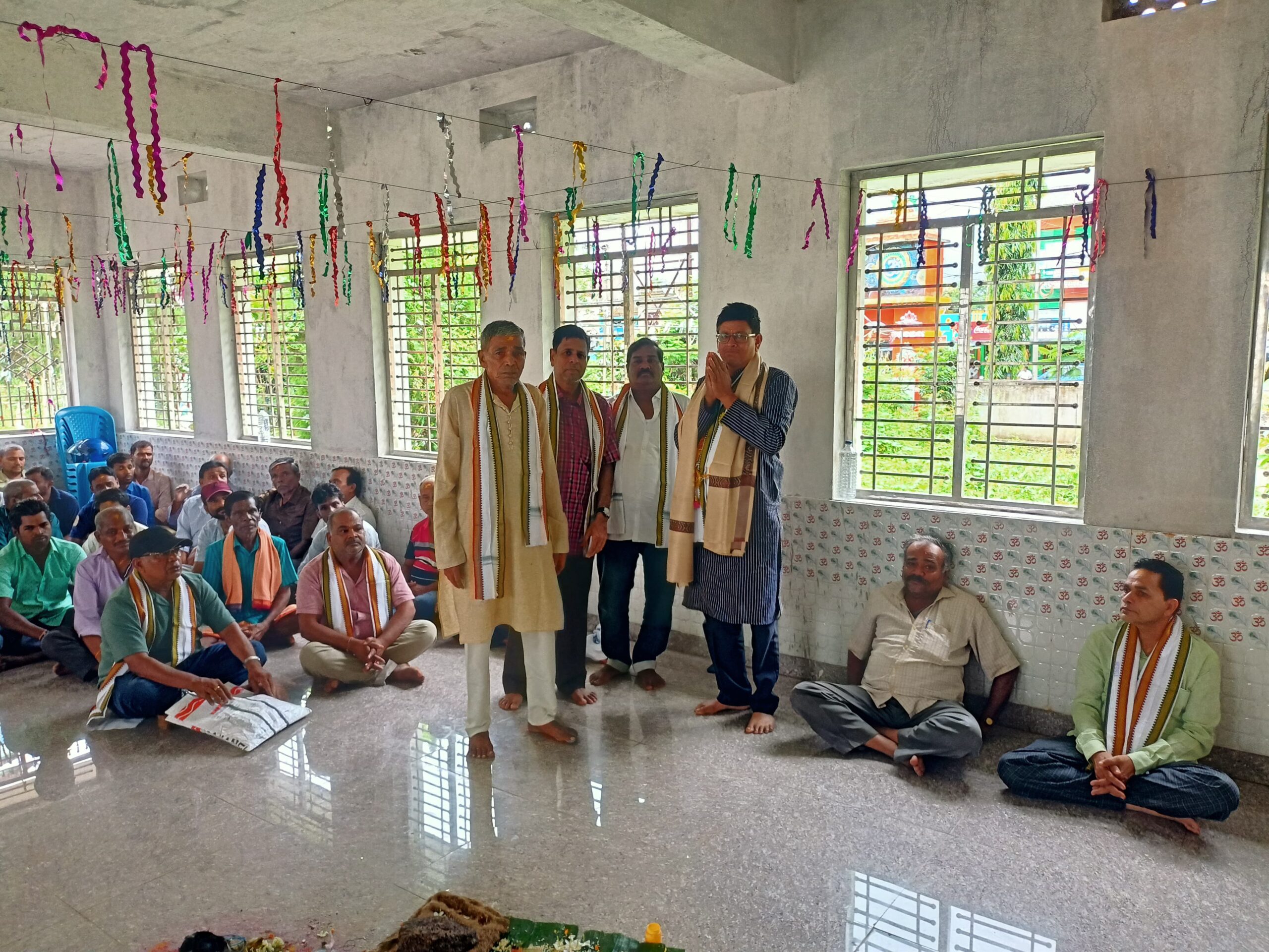 ମଧୁବୈଶ୍ୟ (ଗୁଡ଼ିଆ )ସମାଜ ମାଳମୁଠା ତରଫରୁ ଅବସର ଗ୍ରହଣ କରିଥିବା ରାଜ୍ୟ ପୁରସ୍କୃତ ଶିକ୍ଷକଙ୍କୁ ସମ୍ବର୍ଦ୍ଧନା