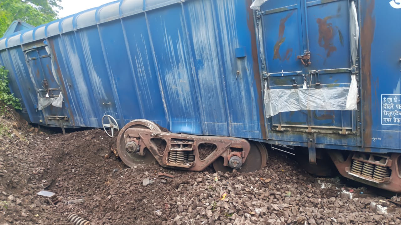 ବିଶାଖାପଟ୍ଟଣମ୍ – କୋଥାଭାଲସା ମଧ୍ୟରେ ୬ଟି ବୋଗି ଲାଇନ୍ଚ୍ୟୁତ