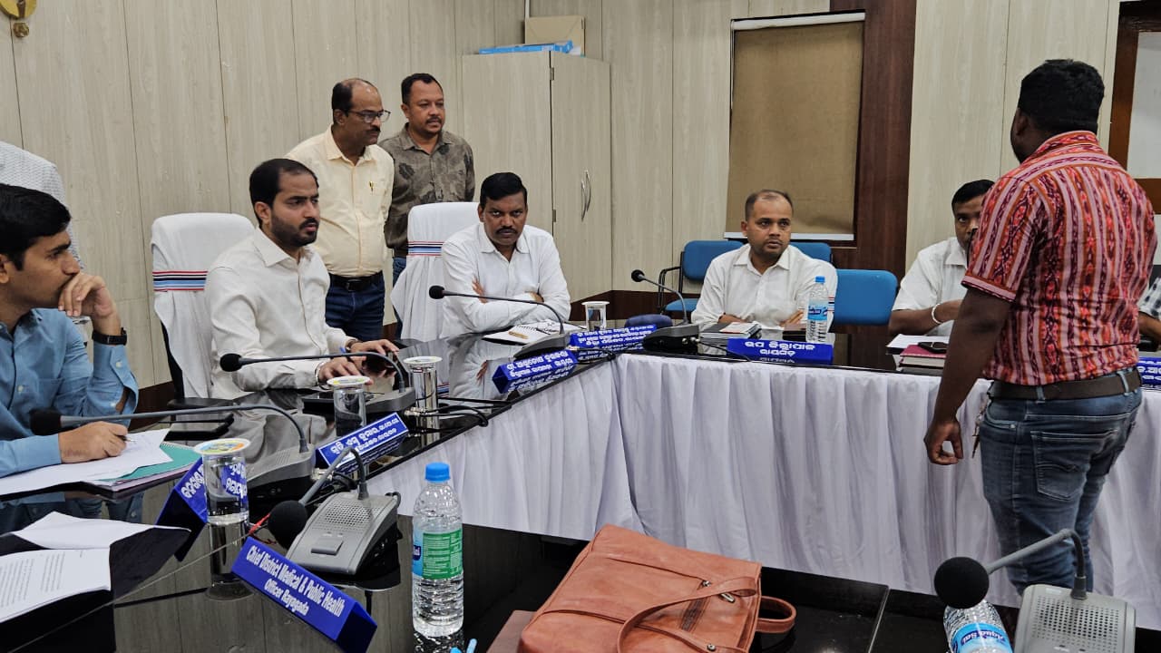 ଜିଲ୍ଲା ସଦର ମହକୁମା ଠାରେ ଜିଲ୍ଲାପାଳଙ୍କ ଯୁଗ୍ମ ଅଭିଯୋଗ ଶୁଣାଣି ଅନୁଷ୍ଠିତ l