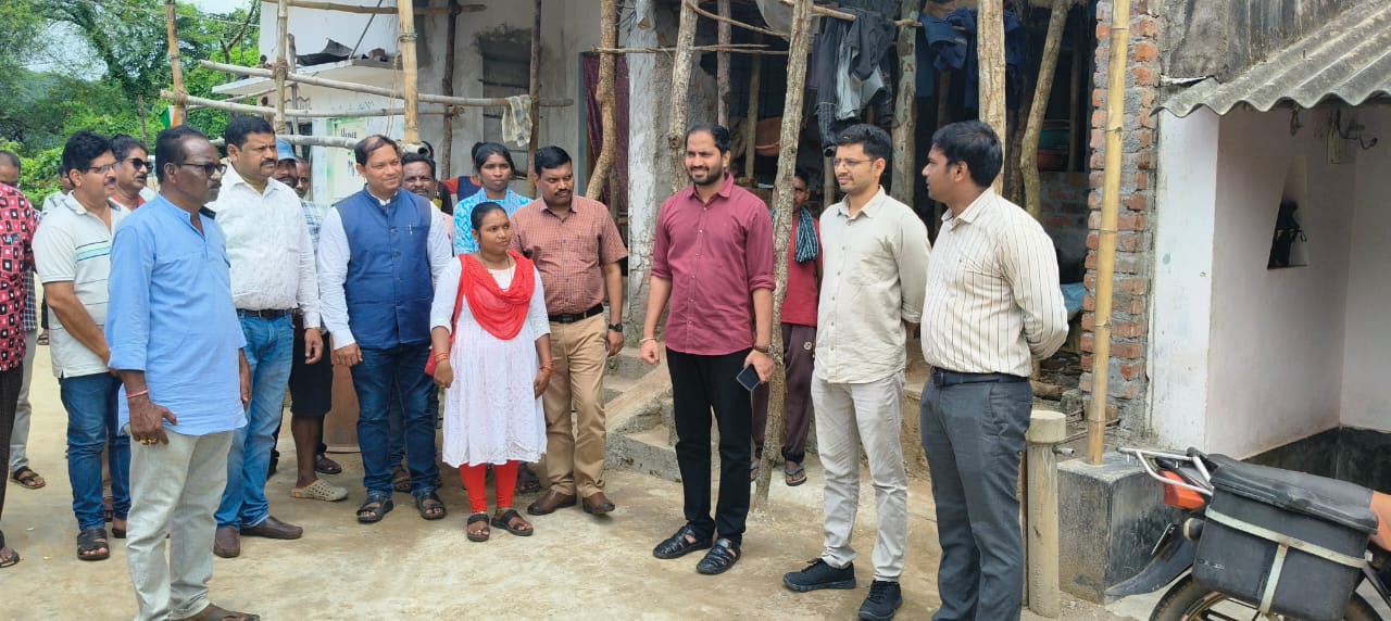 ରାମନାଗୁଡ଼ା ବ୍ଲକ ପରିଦର୍ଶନ ବିଭିନ୍ନ ଉନ୍ନୟନମୂଳକ କାର୍ଯ୍ୟର ସମୀକ୍ଷା କରିଲେ ଜ଼ିଲ୍ଲାପାଳ