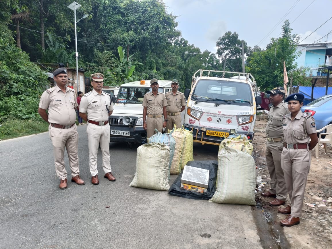 କୁଣ୍ଡା ବସ୍ତା ଭିତରେ ନେଉଥିଲେ ଗଞ୍ଜେଇ, ମାଡିବସିଲା ମୋହନା ପୋଲିସ,