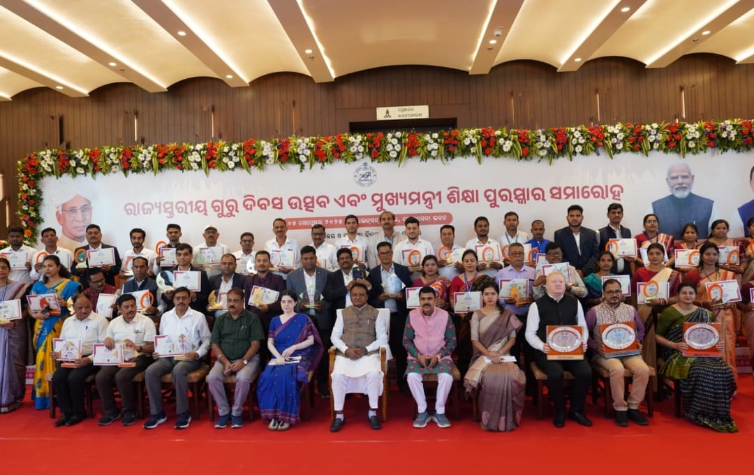ବରଗଡ ଜିଲ୍ଲା ଅତାବିରା ବ୍ଲକ ୨୦୨୫ ର ମୁଖ୍ୟମନ୍ତ୍ରୀ ଶିକ୍ଷା ପୁରସ୍କାର ପ୍ରାପ୍ତ ଶିକ୍ଷକ ଧର୍ମରାଜ ପ୍ରଧାନ