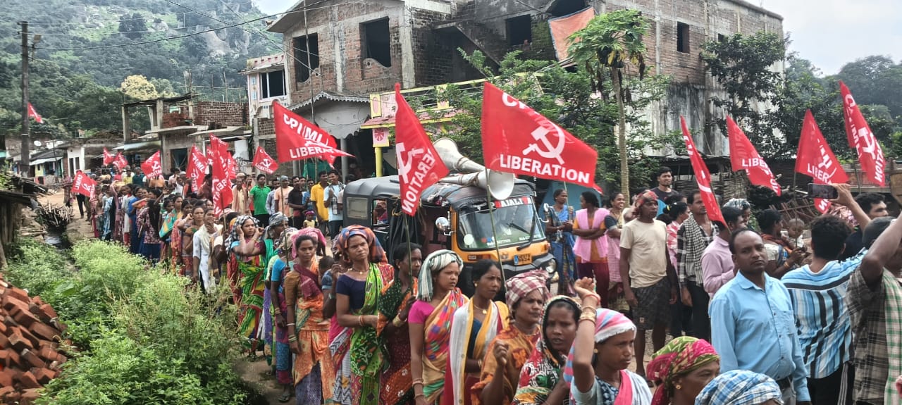 ବାଘମାରି ପଞ୍ଚାୟତ ର ଶିକୁଂଳି ପଦର ଗ୍ରାମ ଠାରେ ଆଦିବାସୀ ମାନଙ୍କ ରଣ ହୁକାଂର।