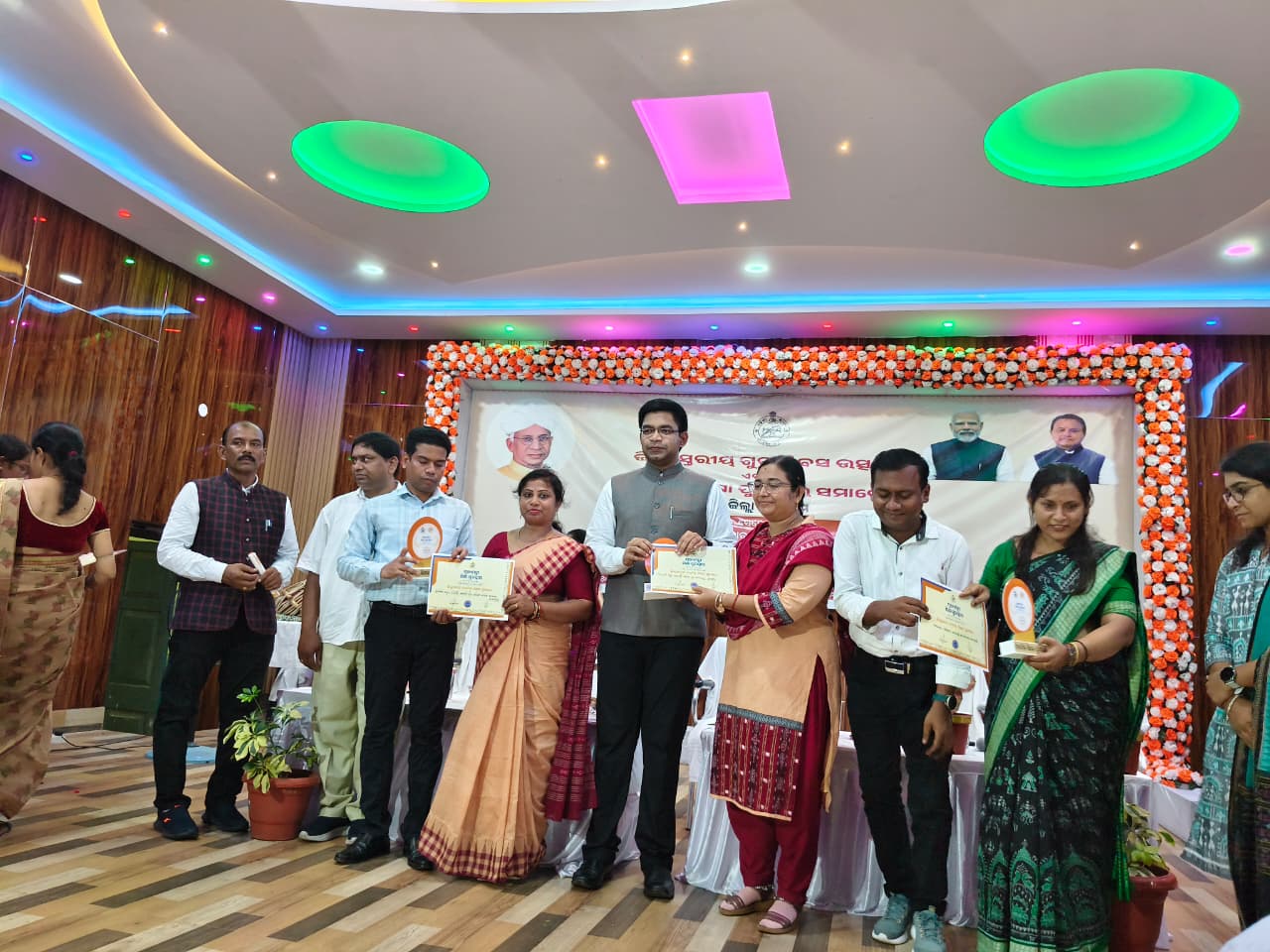 ଶିକ୍ଷୟତ୍ରୀ ସୁର୍ଯ୍ୟମଣି ନାୟକ ଙ୍କୁ ମୁଖ୍ୟମନ୍ତ୍ରୀ ଶିକ୍ଷା ପୁରସ୍କାର ପ୍ରଦାନ।