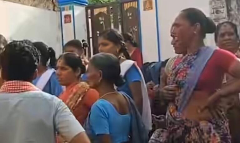 ଗଜପତିରେ ଶିକ୍ଷକଙ୍କୁ ପିଟିଲେ ଶିକ୍ଷକ…. ଘଟଣା ନେଇ ଉତ୍ତେଜନା, ସ୍କୁଲରେ ତାଲା ପକାଇଲେ ଗ୍ରାମବାସୀ।