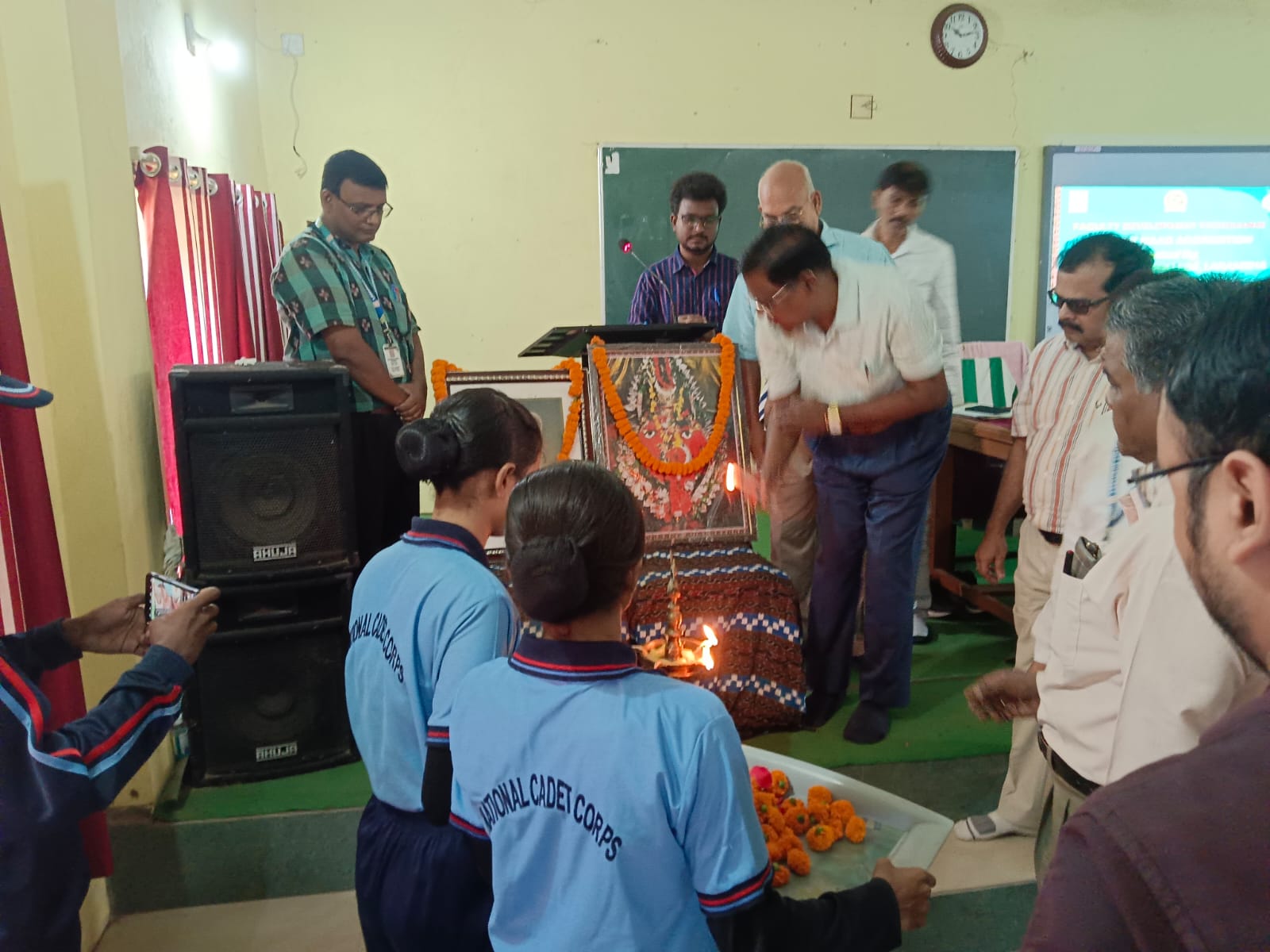 ନାକ ଉଚ୍ଚତରମାନ ମଳିବା ସକାଶେ କର୍ମଶାଳା ମାନ ନିର୍ଦ୍ଧାରଣ ପ୍ରଶିକ୍ଷକ ଯୋଗ ଦେଇଥିଲେ।