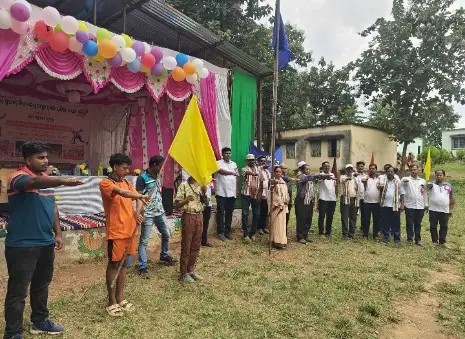 ଚନ୍ଦ୍ରଗିରି ବାଳକ ଉଚ୍ଚ ବିଦ୍ୟାଳୟରେ ଠାରେ ବ୍ଲକ ସ୍ଥରୀୟ କ୍ରୀଡା ଉଦଯାପିତ । ଗଜପତି (ମନୋଜ ପାଢୀ ) ଗଜପତି ଜିଲ୍ଲା ମୋହନା ବ୍ଲକ ଚନ୍ଦ୍ରଗିରି ବାଳକ ଉଚ୍ଚ ବିଦ୍ୟାଳୟରେ ବ୍ଲକ ସ୍ଥରୀୟ କ୍ରୀଡା ଉତ୍ସବ ଅନୁଷ୍ଠିତ ହୋଇଯାଇଛି l ପ୍ରଧାନ ଶିକ୍ଷୟିତ୍ରୀ ବିନତି ନାୟକଙ୍କ ସଂଯୋଜନା ରେ ଓ ଖେଳ ଶିକ୍ଷକ ସୁଶାନ୍ତ କୁମାର ପ୍ରଧାନ ଙ୍କ ତତ୍ୱାବଧାନ ରେ ଆୟୋଜିତ କ୍ରୀଡା ଉତ୍ସବ ରେ ମୁଖ୍ୟ ଅତିଥି ଅତିରିକ୍ତ ଗୋଷ୍ଠୀ ଶିକ୍ଷାଧିକାରୀ ମଦନ କହଁର, ସମ୍ମାନିତ ଅତିଥି ଚନ୍ଦ୍ରଗିରି ସରପଞ୍ଚ ରଜନୀ କାନ୍ତ ପ୍ରଧାନ ଓ ମୁଖ୍ୟବକ୍ତା ସମାଜସେବୀ ତ୍ରିଲୋଚନ ଦଳପତି ଯୋଗଦେଇଥିଲେ l ଗତ ଦୁଇ ଦିନ ଧରି ଆୟୋଜିତ ଏହି କ୍ରୀଡା ଉତ୍ସବ ରେ ବ୍ଲକ ର ବିଭିନ୍ନ ବିଦ୍ୟାଳୟ ର ୫୦୦ ରୁ ଅଧିକ ଛାତ୍ର ଛାତ୍ରୀ ଅଂଶଗ୍ରହଣ କରିଥିଲେ l ଛାତ୍ରଛାତ୍ରୀ ଙ୍କ ମଧ୍ୟରେ ଦୌଡ଼, ଲମ୍ବଡିଆଁ, ଉଚ୍ଚ ଡିଆଁ, ଚେସ, ଯୋଗ, ବ୍ୟାଡ଼ମିଣ୍ଟନ, କବାଡି, ଜୁଡୋ, ଡ଼ିସକାସ ଥ୍ରୋ, ସଟପୁଟ, ଭଲିବଲ ଆଦି ପ୍ରତିଯୋଗିତା ହୋଇଥିଲା l କ୍ରୀଡା ପ୍ରତିଯୋଗିତା କୁ ବିଭିନ୍ନ ବିଦ୍ୟାଳୟ ରୁ ଆସିଥିବା ଖେଳ ଶିକ୍ଷକ, ଚନ୍ଦ୍ରଗିରି ବାଳକ ଉଚ୍ଚ ବିଦ୍ୟାଳୟ ଶିକ୍ଷକ ଏମ. ଦିଲ୍ଲୀପ କୁମାର, ସୁନିତା ଭୂୟାଁ, ସିଲୁ ପ୍ରଧାନ, ଗୌତମୀ ପରିଡା, ଚିନୁସ୍ମିତା ପ୍ରଧାନ, ବିଶ୍ୱନାଥ ପାଇକ, ରଶ୍ମିତା କାର୍ଜି, ଜିତନ ନାୟକ, ମୋନାଲିସା ବିଶ୍ୱାଳ, କେଦାର ଗୌରୀ ସାହୁ, ଅଶୋକ ବୈଠlରୁ, ଗାୟତ୍ରୀ ପାଇକ, ପରିଚାଳନା କରିଛନ୍ତି l