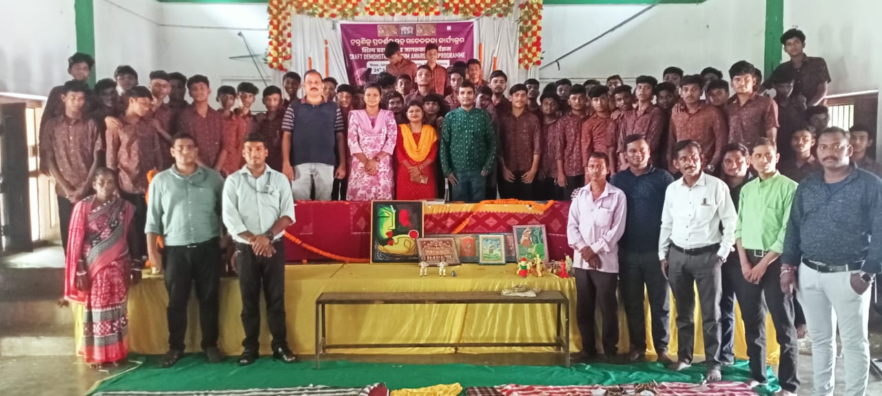 ଲରମ୍ଭା କଲେଜରେ ହସ୍ତଶିଳ୍ପ ପ୍ରଦର୍ଶନ ସହ ସଚେତନତା କାର୍ଯକ୍ରମ ଅନୁଷ୍ଠିତ ହୋଇଯାଇଛି।