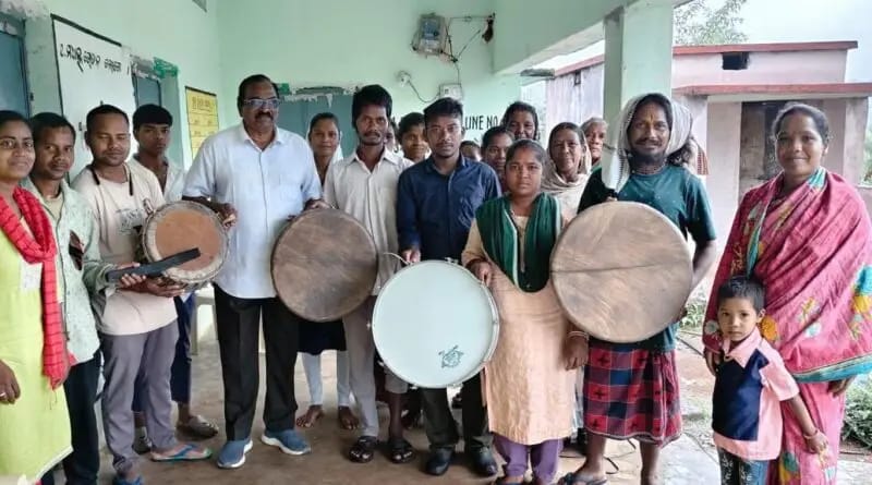 ଗଜପତିର ଅଗ୍ରଣୀ ‘ସିସିଡ଼ି’ ସ୍ବେଚ୍ଛାସେବୀ ଅନୁଷ୍ଠାନ : ବଣ୍ଟନ କଲେ ପାରମ୍ପରିକ ସଙ୍ଗୀତ ବାଦ୍ୟଯନ୍ତ୍ର ।