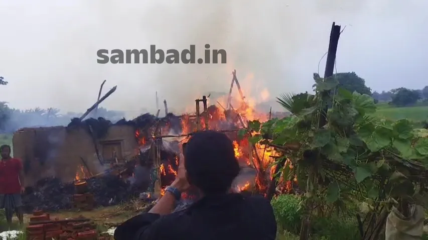 “ବାଲିକୁଦାରେ ବଜ୍ରପାତରେ ୪ ବଖରା ଘର ଜଳି ଧ୍ୱସ୍ତ”