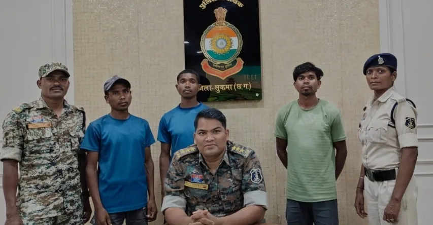 "ମାଲକାନଗିରି ସୀମାରେ ସୁକମା ପୁଲିସଙ୍କ ଅଭିଯାନରେ ତିନି ଜଣ ନକ୍ସଲ ଗିରଫ ହେଲେ।"