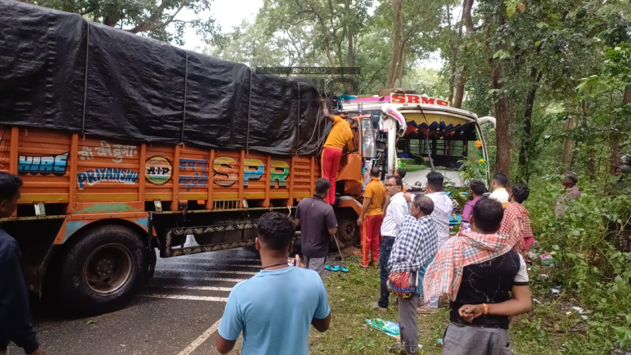 ଭବାନୀପାଟଣା ଥେକେ ଜୟପୁରକୁ ଯାଉଥିବା BMS ବସ୍‌ ସହ ଏକ ଭାରୀ ଟ୍ରକର ଧକ୍କା — ଉଦ୍ଧାରକାର୍ଯ୍ୟ ଚାଲିଛି, ପୁଲିସ ତଦନ୍ତ ଆରମ୍ଭ
