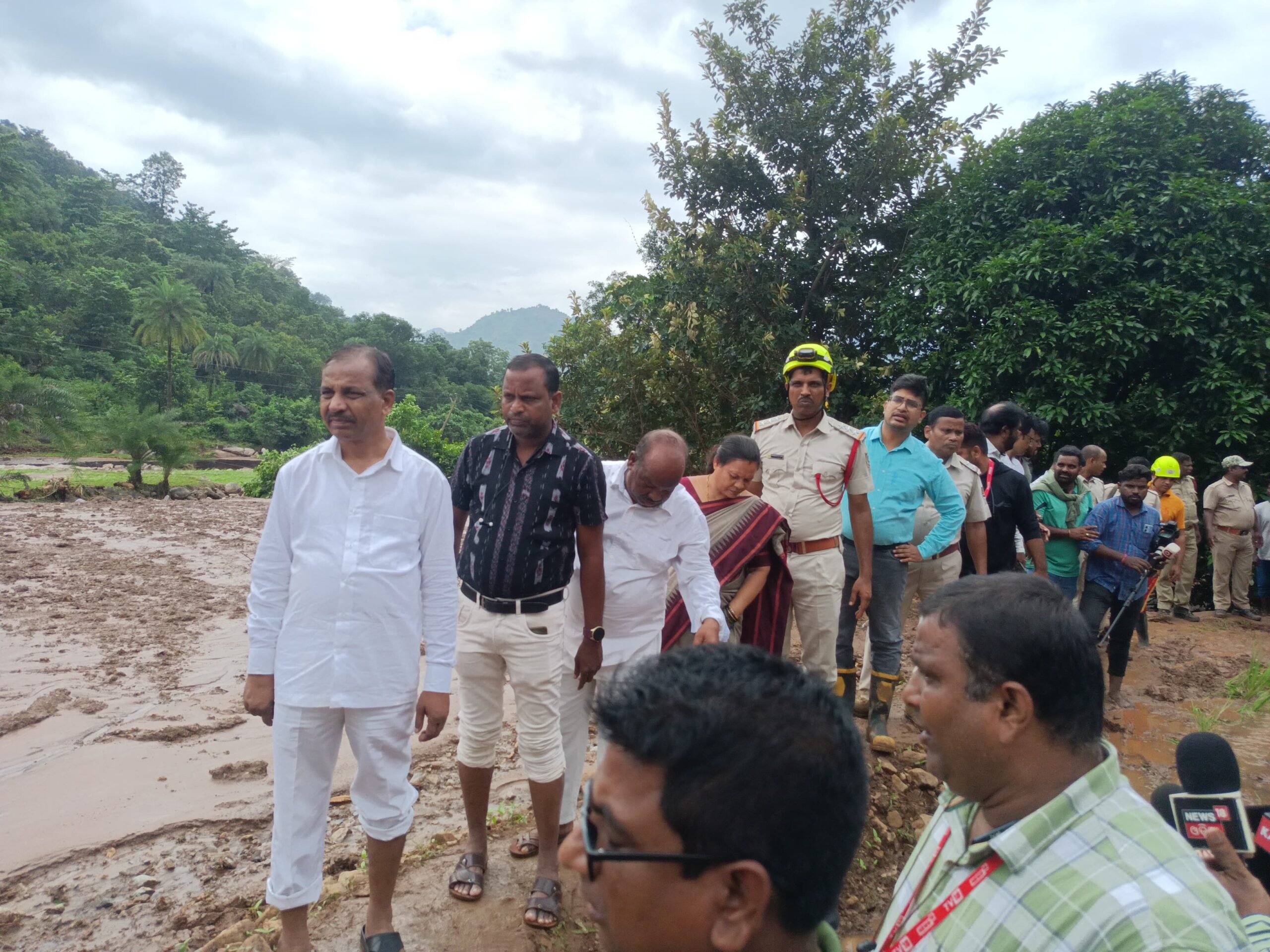 ଲଘୁଚାପ ଜନିତ ବର୍ଷାରେ କ୍ଷୟକ୍ଷତି ପରେ ମନ୍ତ୍ରୀ ବିଭୂତି ଜେନାଙ୍କ ଗଜପତି ଜିଲ୍ଲା ଗସ୍ତ ।