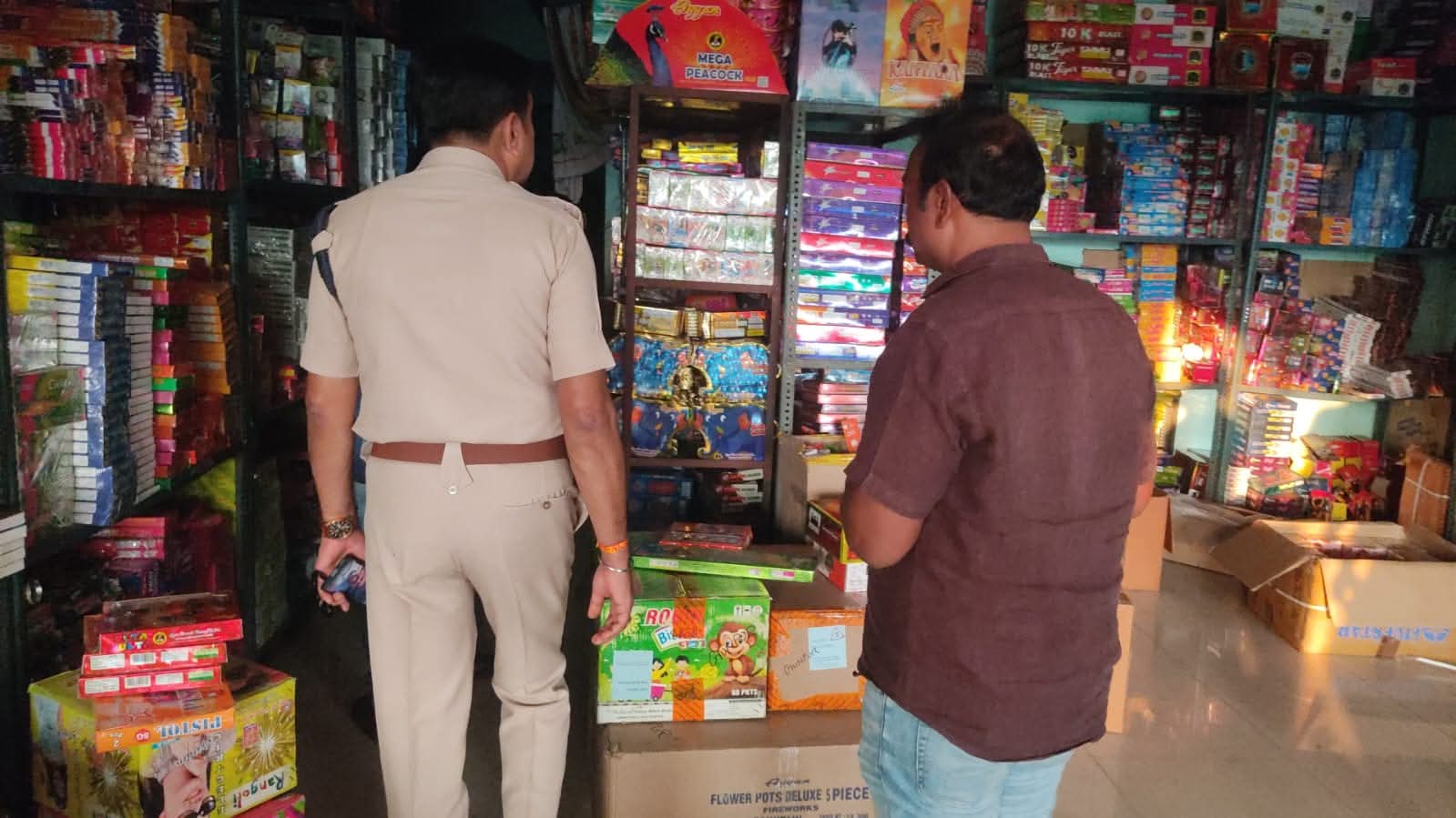 ବେଆଇନ ଭାବେ ବାଣ ବିକ୍ରୟ ବେଳେ ଚଢାଉ।