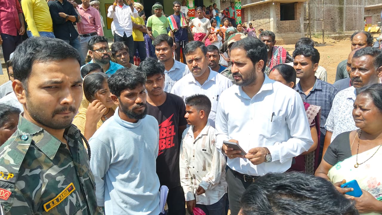 ନିୟମଗିରି ରୁ"ଦୁଆରେ ପ୍ରଶାସନ" କାର୍ଯ୍ୟକ୍ରମ ର ଶୁଭାରମ୍ଭ କଲେ ରାୟଗଡା ଜିଲ୍ଲାପାଳ Iପିଏମ ଜନମନ ସହ ସମ୍ୱନ୍ୱିତ ଲକ୍ଷ୍ୟ ହାସଲ ନେଇ ଏକ ଅନନ୍ୟ ପ୍ରୟାସ I