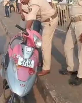 ସଡ଼କ ଦୁର୍ଘଟଣାରେ ସ୍କୁଟି ଚାଳକର ମୃତ୍ୟୁ।