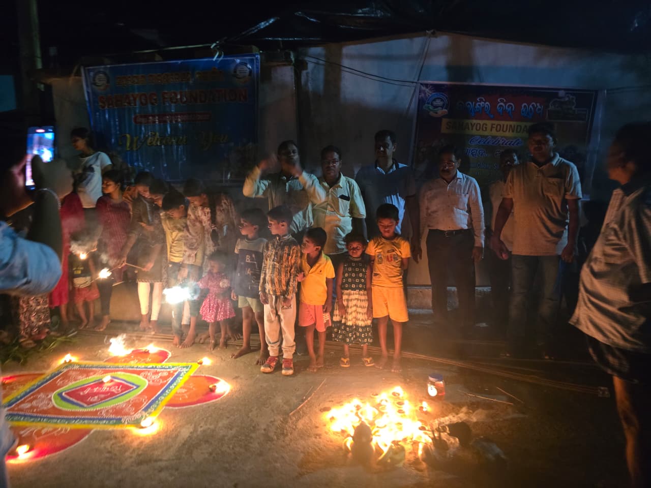 ଦୀଆର ଆଲୋକରେ ଉଜ୍ଜ୍ୱଳିତ ହେଲା ନାରାୟଣୀ କଲୋନୀ — ସହଯୋଗ ଫାଉଣ୍ଡେଶନ ମନାଇଲେ ଖୁସିର ଦୀପାବଳି