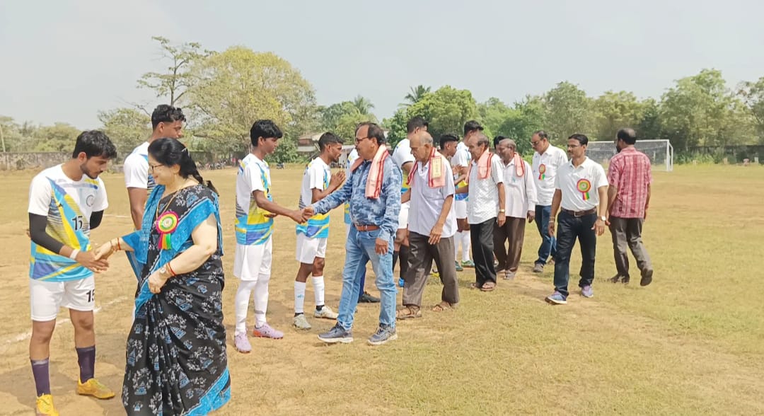 ଭେଡେନ ଠାରେ ସମ୍ବଲପୁର ବିଶ୍ବବିଦ୍ୟାଳୟ ର ଆନ୍ତଃ ମହାବିଦ୍ୟାଳୟ ର ୨୦୨୫ ଫୁଟବଲ ପ୍ରତିଯୋଗିତା ଅନୁଷ୍ଠିତ ହେଉଛି।