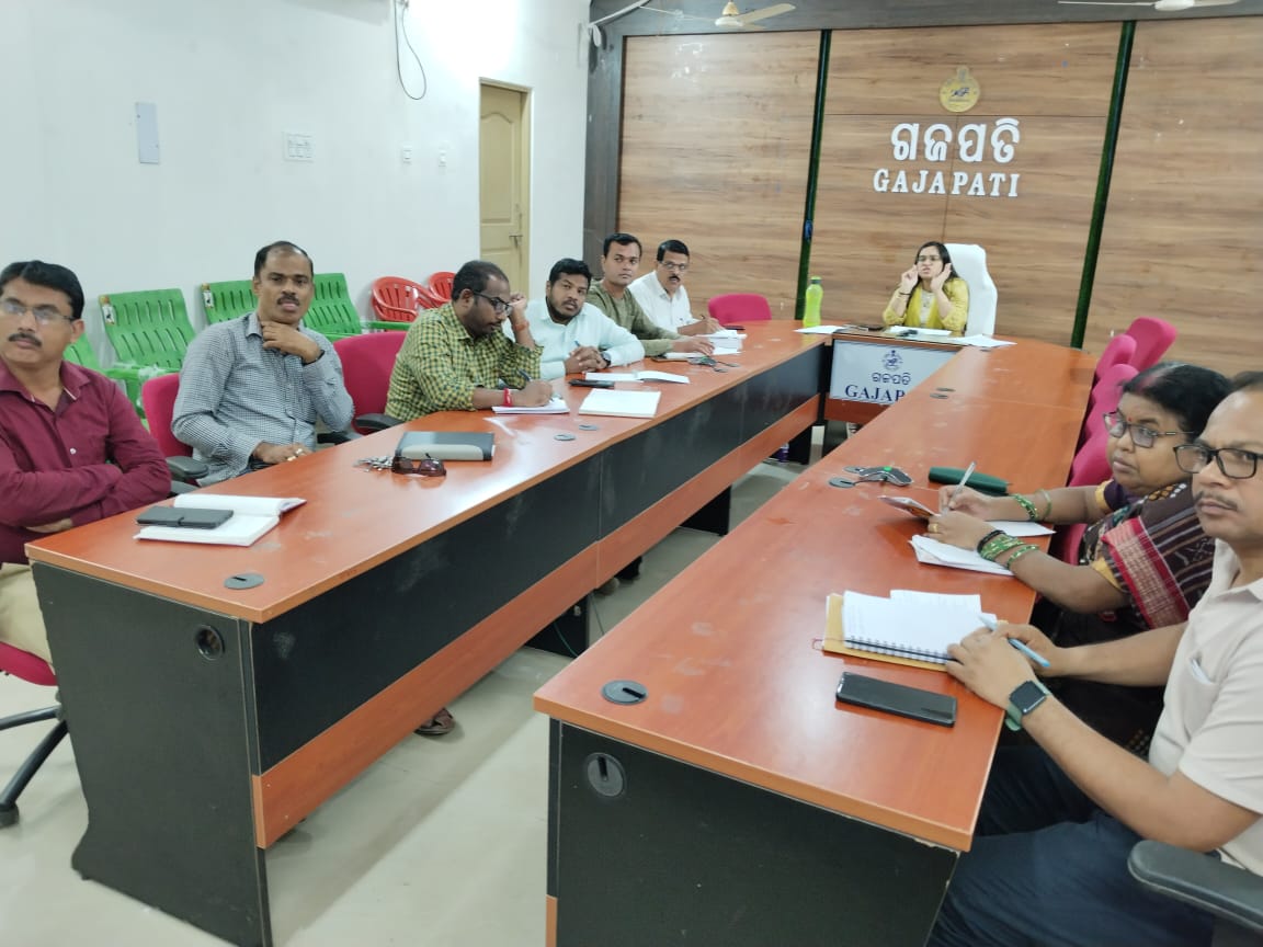 ଶ୍ରୀମତୀ ମଧୁମିତାଙ୍କ ଅଧ୍ୟକ୍ଷତାରେ ବାତ୍ୟାର ମୁକାବିଲା ପାଇଁ ଜିଲ୍ଲା ସ୍ତରୀୟ ପ୍ରସ୍ତୁତି ବୈଠକ ଅନୁଷ୍ଠିତ