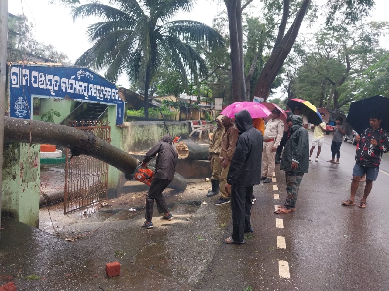 ବାତ୍ୟା ମୋଁଥାର ତାଣ୍ଡବ ରୂପ