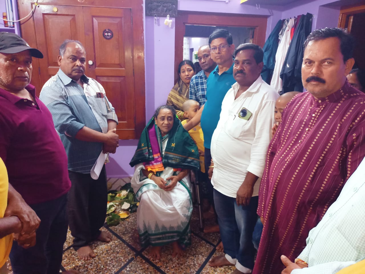 ବିଶିଷ୍ଟ ବ୍ୟବସାୟୀ ସ୍ବର୍ଗତ କୋରା ସାହୁଙ୍କ ଦ୍ଵାଦଶ ଦିବସରେ ବଡ଼ଖେମୁଣ୍ଡି ତାଲୁକା ତରଫରୁ ସ୍ମୃତି ସଭା