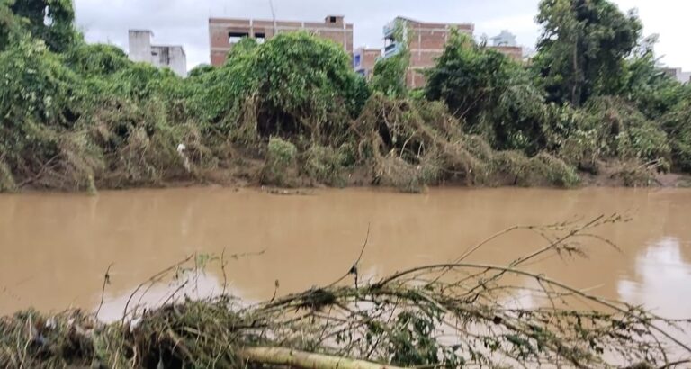 ମୋହନା ନଦୀ କୂଳିଆବାସୀ ଆତଙ୍କିତ,ପ୍ରଶାସନର ଦୃଷ୍ଟି ଆଢ଼ୁଆଳରେ ମୋହନା ।