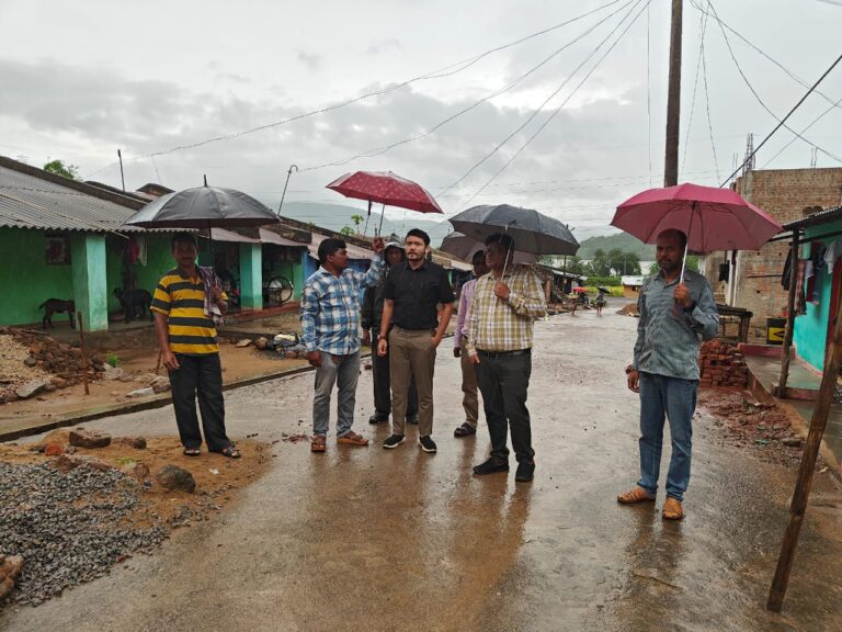 ମୋହନା ବ୍ଲକରେ ୫୯୫ ସ୍ଥାନାନ୍ତର, ପ୍ରଶାସନ ସଜାଗ ,ସମ୍ବେଦନଶୀଳ ଅଞ୍ଚଳ ପ୍ରତି ପ୍ରଶାସନର ତୀକ୍ଷ୍ନ ନଜର ,ବାତ୍ୟା ଆଶ୍ରୟସ୍ଥଳୀ ରେ ୬୯ ଜଣ ଗର୍ଭବତୀ ।