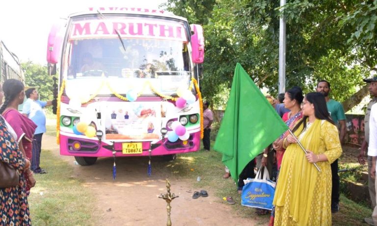 ଉଜ୍ଜୟିନୀ-ଓଁକାରେଶ୍ବର ତୀର୍ଥ ଯାତ୍ରା ରେ ଅଭିମୁଖେ ବାହାରିଲେ ଗଜପତିର ୭୨ ଜଣ ବରିଷ୍ଠ ନାଗରିକ ।