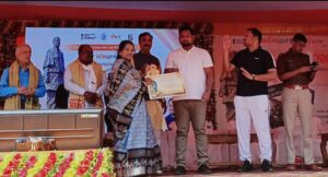 ଜିଲ୍ଲା ସ୍ତରୀୟ ଏକତା ପଦଯାତ୍ରା ଅବସରରେରଙ୍ଗୋଲି ପ୍ରତିଯୋଗିତା ରେ ପ୍ରଥମ ପୁରସ୍କାର ପାଇଲେ ସଙ୍ଗୀତା