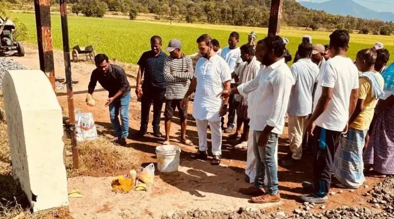 ପାରଳା ବିଧାୟକଙ୍କ ଦ୍ୱାରା ସିଙ୍ଗିପୁର ଠାରୁ ପର୍ଶୁରାମପୁର ରାସ୍ତା ନିର୍ମାଣ କାର୍ଯ୍ୟର ଶୁଭାରମ୍ଭ ।