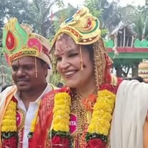 ଗଜପତିରେ ଏକ ବିରଳ ବାହାଘର….. ପ୍ରେମ ପାଇଁ ସାତସମୁଦ୍ର ପାର ହୋଇ ୟୁରୋପରୁ ଆସିଲେ ଯୁବତୀ, ହିନ୍ଦୁରୀତି ଅନୁଯାୟୀ ଓଡ଼ିଆପୁଅକୁ ବାହା ହୋଇ ଏନା ହେଲେ ଅନନ୍ୟା