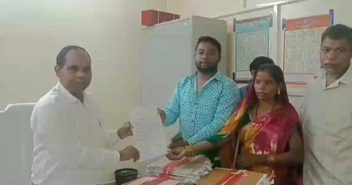 ପାନୀୟ ଜଳ ସଙ୍କଟକୁ ନେଇ ଗଜପତି ପ୍ରଶାସନର ଦ୍ବାରସ୍ଥ ହେଲେ ଗ୍ରାମବାସୀ।