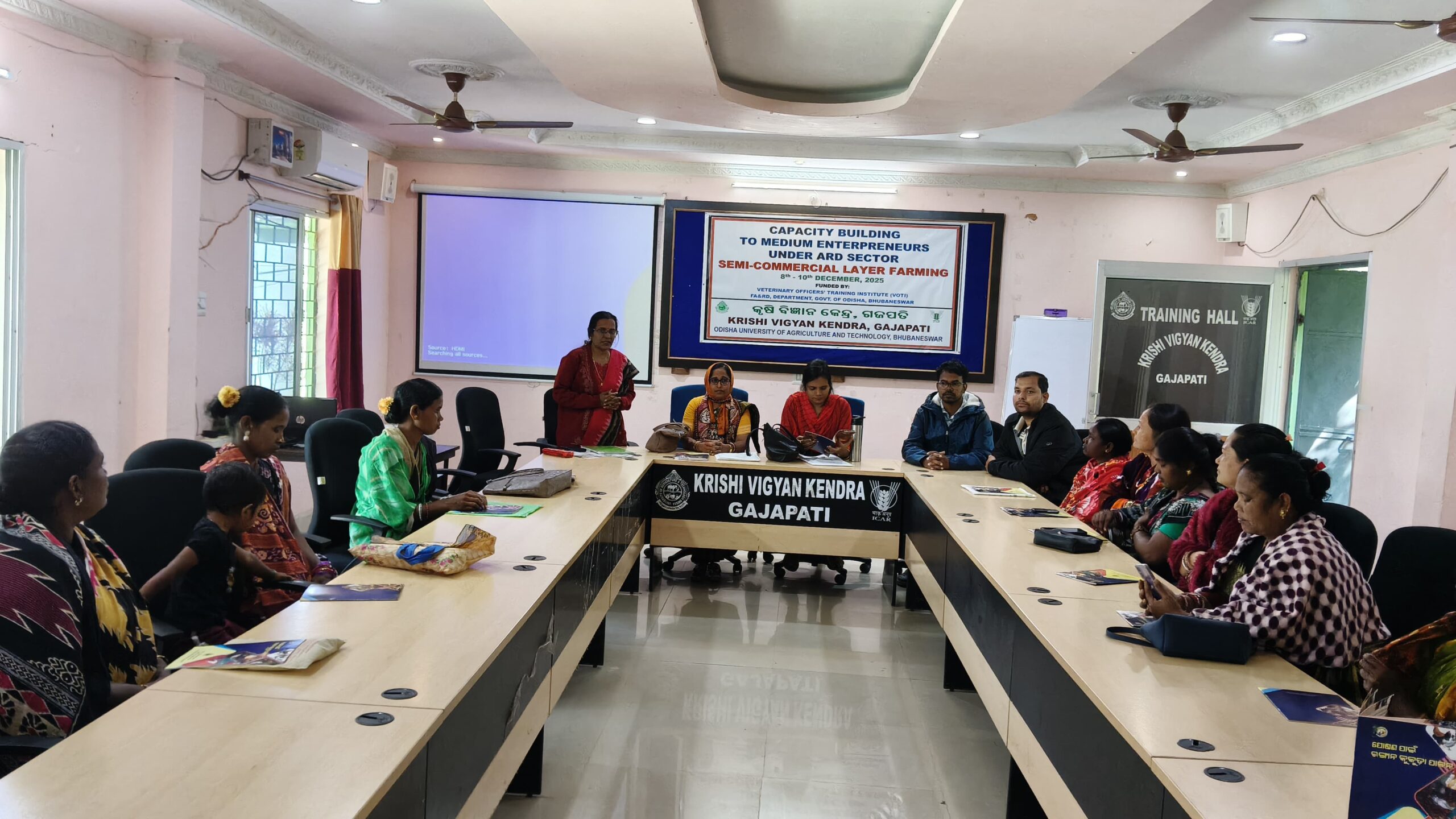 କୃଷି ବିଜ୍ଞାନ କେନ୍ଦ୍ର ଗଜପତି ରେ ବୈଜ୍ଞାନିକ ପଦ୍ଧତି ରେ କୁକୁଡ଼ା ଚାଷ ସମ୍ବନ୍ଧୀୟ ଦକ୍ଷତା ବୃଦ୍ଧି ତାଲିମ କାର୍ଯ୍ୟକ୍ରମ