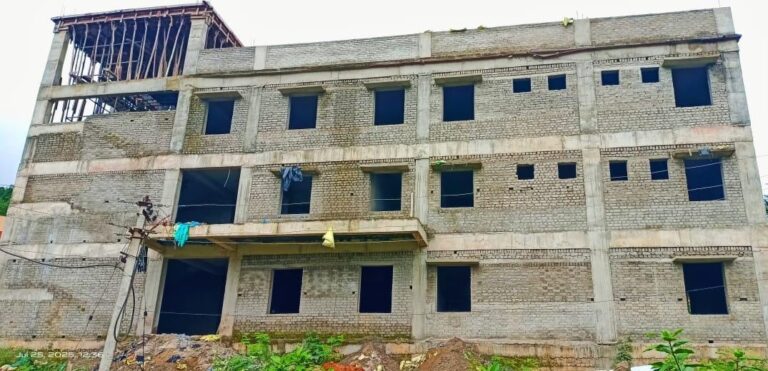 ଦୀର୍ଘ ମାସ ବିତିଲା, ତଥାପି ଗୁମ୍ମା ଗୋଷ୍ଠି ସ୍ବାସ୍ଥ୍ୟକେନ୍ଦ୍ର ନୂତନ କୋଠାର ନିର୍ମାଣ କାର୍ଯ୍ୟ ଅଧାପନ୍ତରିଆ ହୋଇ ରହିଛି ।