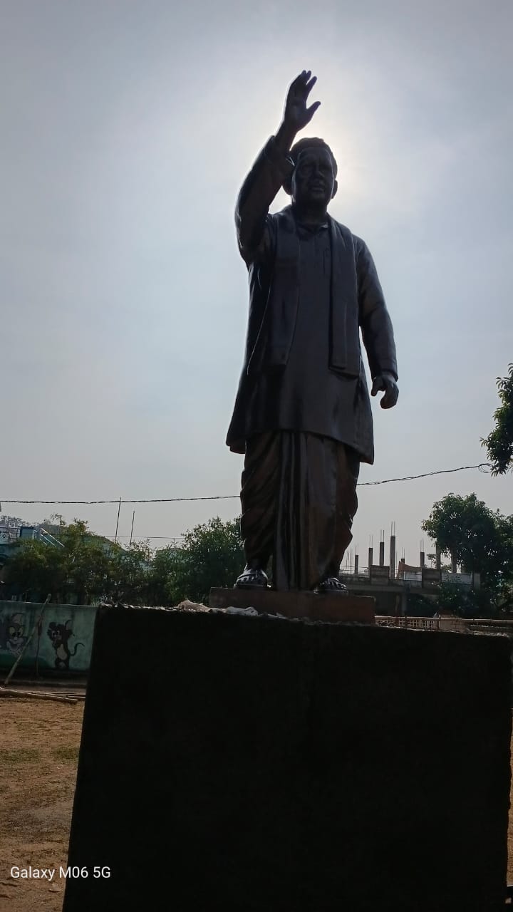 ପୂର୍ବତନ ମନ୍ତ୍ରୀ ସ୍ଵର୍ଗତଃ ରାମଚନ୍ଦ୍ର ଉଲ୍ଲାକାଙ୍କ ପ୍ରତିମୂର୍ତ୍ତି ସ୍ଥାପନ ବିବାଦର ଅନ୍ତ ଆଜି ହେବ ପ୍ରତିମୂର୍ତ୍ତି ଉନ୍ମୋଚନ