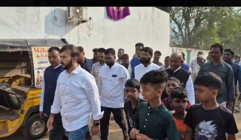 ପାରଳା ବିଧାୟକ ନିଜ ସୀମାନ୍ତ ଅଞ୍ଚଳରେ ଥିବା ରାସ୍ତା ସମସ୍ୟା କୁ ଅନୁଧ୍ୟାନ କଲେ ।