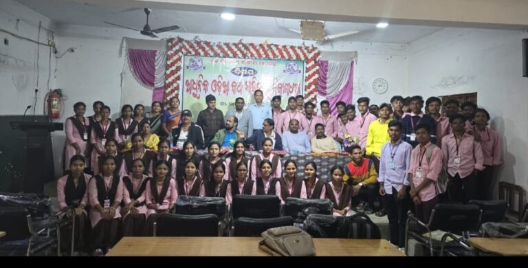 ଆଧୁନିକ ଓଡ଼ିଆ ସାହିତ୍ୟ ଭାଵ ଓ ଭାଷା ଦୃଷ୍ଟିରୁ ବେଶ ସମୃଦ୍ଧ | ଆଲୋଚନା ଚକ୍ର ।