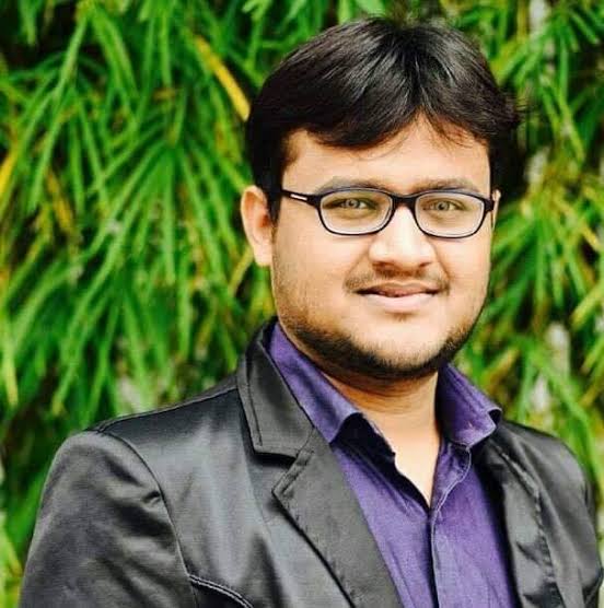 ଗଜପତି ର ନୁତନ ଜିଲ୍ଲାପାଳ ଭାବେ ଦାୟିତ୍ଵ ଗ୍ରହଣ କଲେ ଅକ୍ଷୟ ସୁନିଲ ଅଗ୍ରୱାଲ ଗଜପତି, ୮.୧(ମନୋଜ ପାଢ଼ୀ)- ଗଜପତି ର ନୁତନ ଜିଲ୍ଲାପାଳ ଭାବେ ଦାୟିତ୍ଵ ଗ୍ରହଣ କଲେ ଅକ୍ଷୟ ସୁନିଲ ଅଗ୍ରୱାଲ । ଗତ ୧ ତାରିଖରେ ବିଞ୍ଜପ୍ତି ପ୍ରକାଶ ପାଇଥିବା ବେଳେ ଆଜି ବିଧିବଦ୍ଧ ଭାବେରେ ଯୋଗ ଦେଇଛନ୍ତି। ଜିଲ୍ଲାପାଳ ମଧୁମିତା ଲମ୍ବା ଚୁତିରେ ଯିବା ପରେ ଭାରପ୍ରାପ୍ତ ଜିଲ୍ଲାପାଳ ଭାବରେ ମୁନିନ୍ଦ୍ର ହନେନାଗା ଦାୟିତ୍ଵ ତୁଲାଉଥିଲେ , ଆଜି ଦାୟୀତ୍ଵ ହସ୍ତାନ୍ତର କରିଛନ୍ତି। ସରକାର ସମସ୍ତ ଯୋଜନାକୁ ସଠିକ୍ ଭାବେ କାର୍ଯ୍ୟକାରୀ କରିବା ସହ ସମସ୍ତ ନିକଟରେ ପହଞ୍ଚାଇବା , ଆଦିବାସୀ ବହୁଳ ଜିଲ୍ଲାରେ ଦୁର୍ଗମ ଅଞ୍ଚଳରେ ଶିକ୍ଷା, ସ୍ବାସ୍ଥ୍ୟ ଗମନାଗମନ ଭଳି ସୁବିଧାକୁ ସଦୃଢ କରିବା , ପ୍ରାକୃତିକ ସୋନ୍ଦର୍ଯ୍ୟରେ ଭରା ଗଜପତି ଜିଲ୍ଲାକୁ ଅଧିକ ସୋନ୍ଦର୍ଯୀକରଣ ସହ ପର୍ଯ୍ୟଟନର ବିକାଶ , ଲୋକଙ୍କ ସମସ୍ୟାକୁ ବୁଝି ସମାଧାନ ଦିଗରେ ପଦକ୍ଷେପ ନେବା ମୁଳ ଲକ୍ଷ ବୋଲି ତା ବୋଲି କହିଛନ୍ତି।