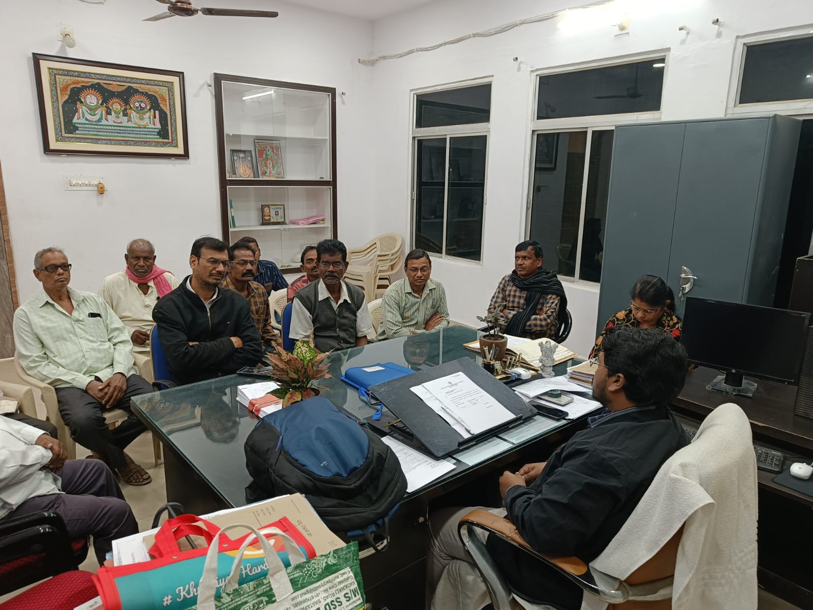 ଚାଷୀ ମାନେ ଟୋକନ ଓ ଧାନ ବିକ୍ରୀ ସମସ୍ୟା ନେଇ ଅତାବିରା ତହସିଲଦାରଙ୍କ ସହିତ ଆଲୋଚନା ଅନୁଷ୍ଠିତ।