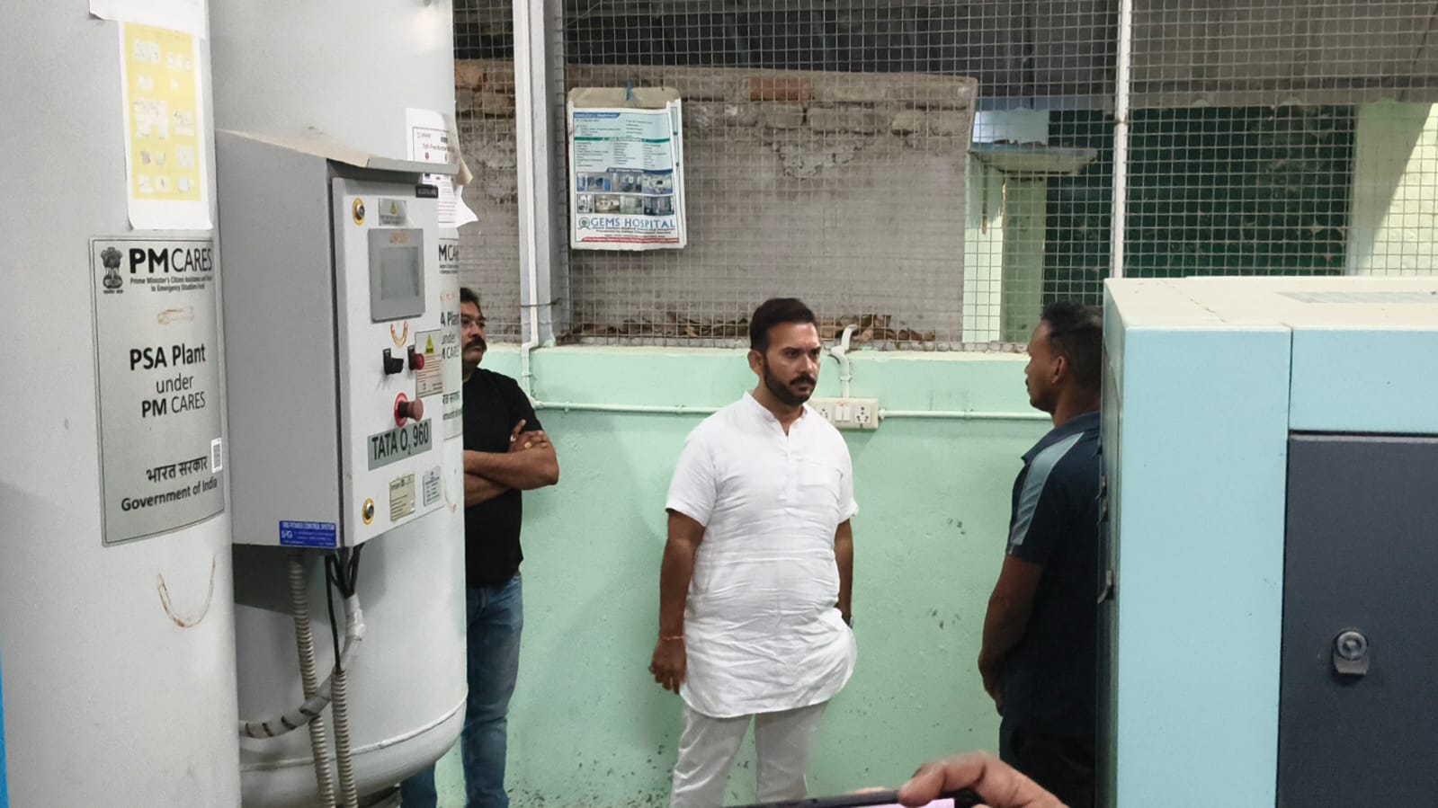 ବିଧାୟକଙ୍କ ଜିଲ୍ଲାମୁଖ୍ୟ ଚିକିତ୍ସାଳ ପରିଦର୍ଶନଜୀବନରକ୍ଷକ ଅମ୍ଳଜାନ ଅଭାବ ଓ ଚିକିତ୍ସାଳୟର ଅବ୍ୟବସ୍ଥା ସମ୍ପର୍କରେ ଜାଣି ହେଲେ ତାଜୁବ