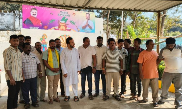 ଆନ୍ଧ୍ରପ୍ରଦେଶ ପଂଜିକରଣ ଗାଡିରୁ ଧାନ କ୍ରୟ ବାରଣ ନେଇ ଡ୍ରାଇଭର ସଂଘ ବିଧାୟକଙ୍କୁ ଅଭିଯୋଗ ପତ୍ର ପ୍ରଦାନ ।