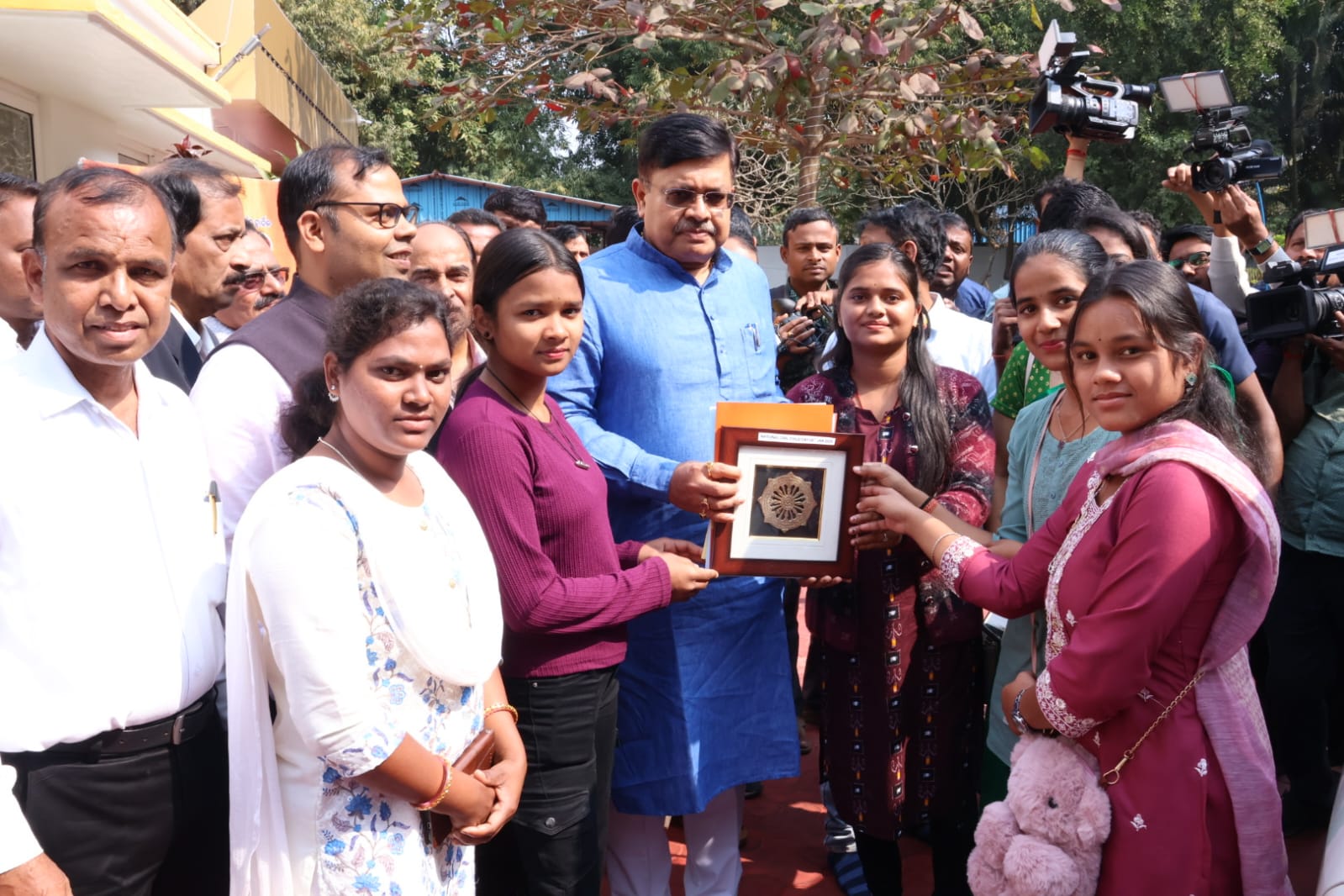 ଜାତୀୟ ଶିଶୁ କନ୍ୟା ଦିବସ ଅବସରରେ ଆଇନ ମନ୍ତ୍ରୀ ଓ ଶିଶୁ ସୁରକ୍ଷା ଆୟୋଗ ଅଧ୍ୟକ୍ଷାଙ୍କୁ ଦାବିପତ୍ର