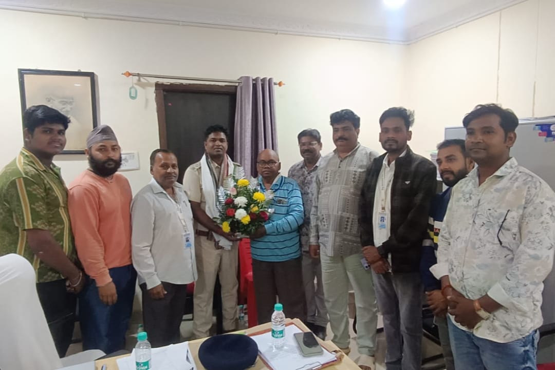 ଜିଲ୍ଲା ସମାଜସେବୀ ସଂଘ ବରଗଡ ତରଫରୁ ବରଗଡ ଟାଉନ ଥାନା ଅଧିକାରୀ କୁଂ ସ୍ଵାଗତ ସମ୍ବର୍ଦ୍ଧନା।