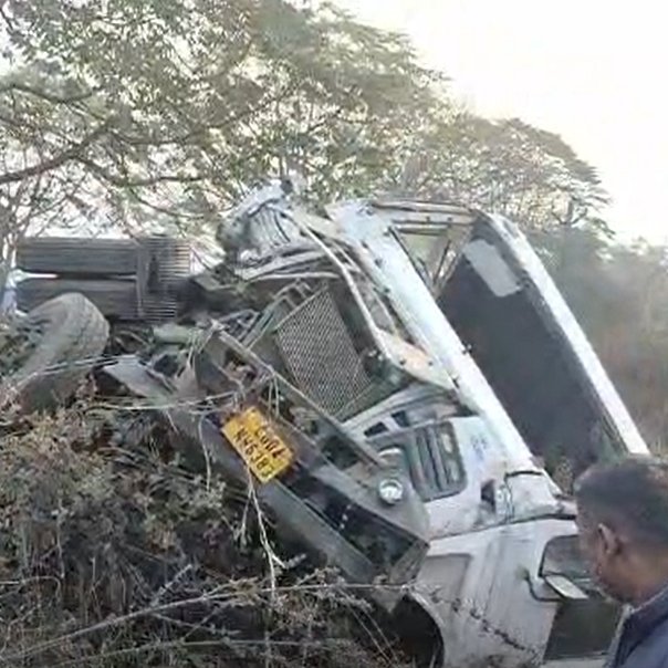 ଝାରସୁଗୁଡ଼ାରେ ମର୍ମନ୍ତୁଦ ସଡ଼କ ଦୁର୍ଘଟଣା, ୫ ପୁଲିସ କର୍ମଚାରୀଙ୍କ ମୃତ୍ୟୁ