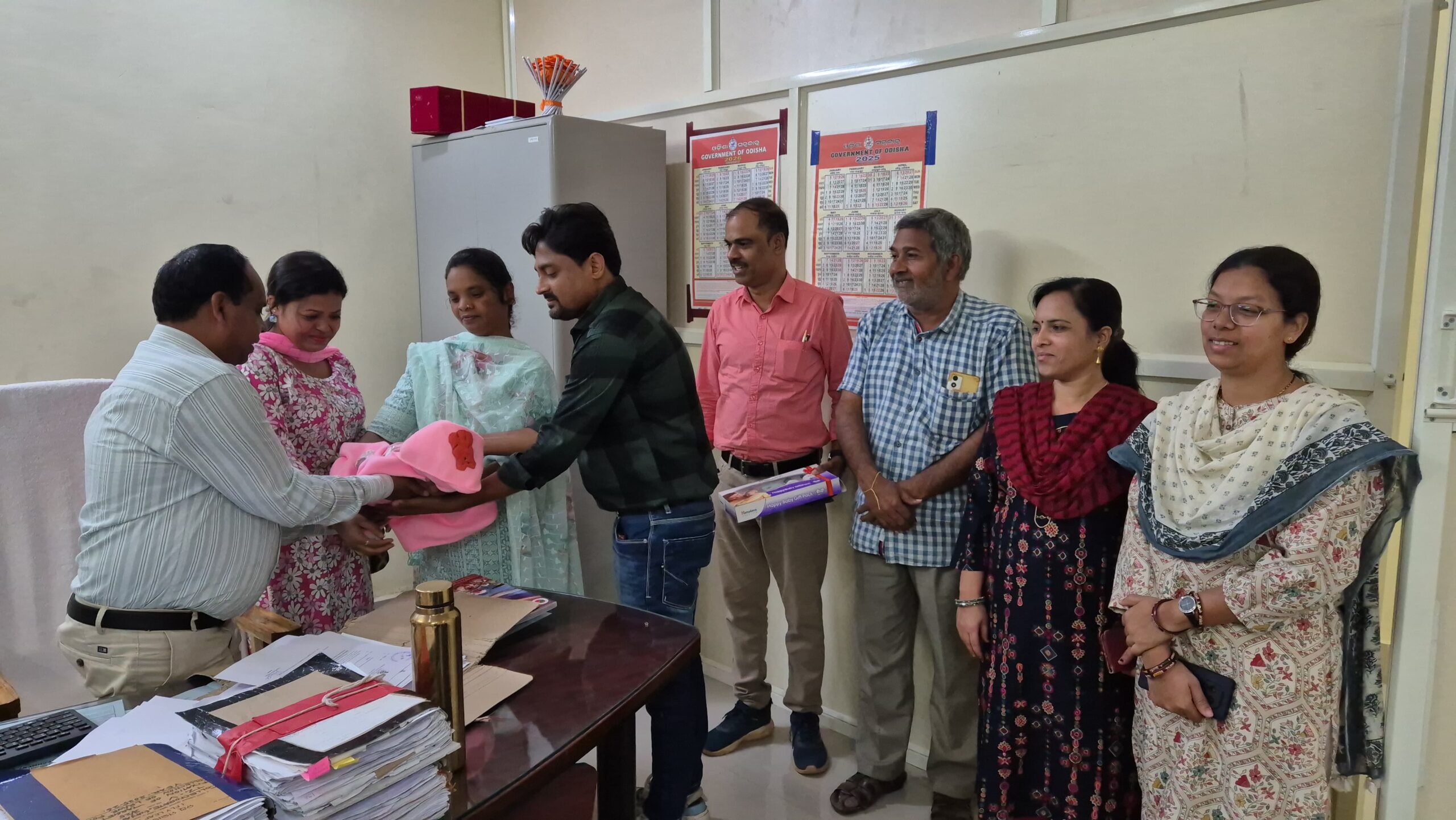 ଗଜପତିରୁ ପୋଷ୍ୟ ସନ୍ତାନ ଗ୍ରହଣ କଲେ ପଶ୍ଚିମ ବଙ୍ଗ ରାଜ୍ୟର ଦମ୍ପତି ।