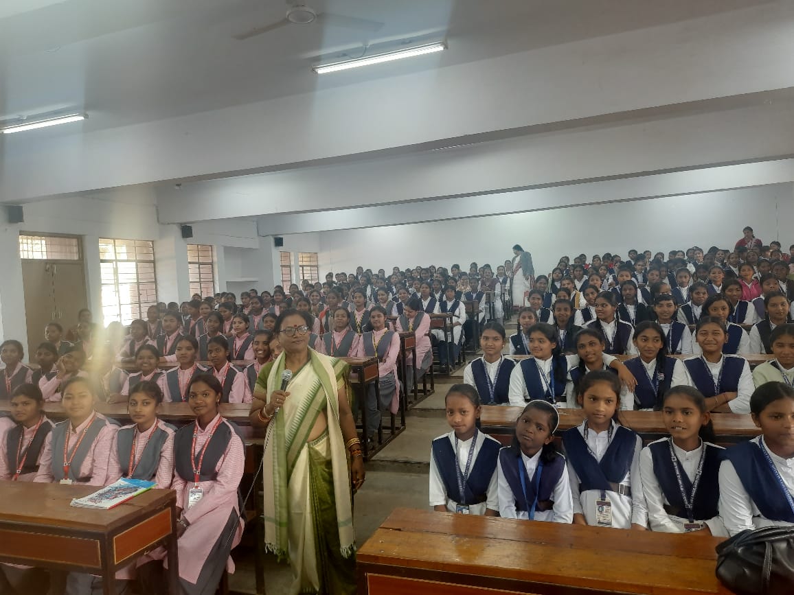 ଦାମନଯୋଡି ସରସ୍ଵତୀ ବିଦ୍ୟାମନ୍ଦିରରେ କିଶୋରୀ ସଚେତନତା କାର୍ଯ୍ୟକ୍ରମ